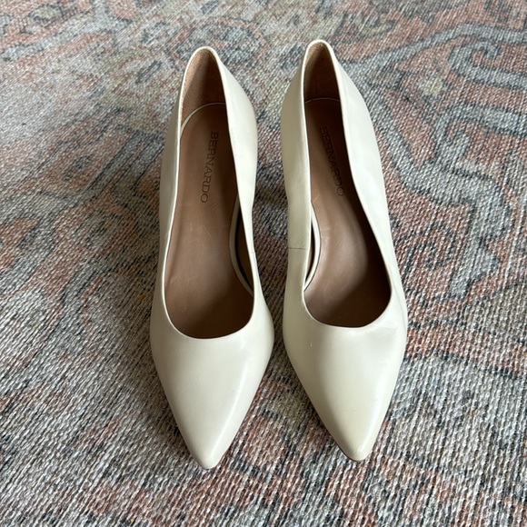 Bernardo Faryn Pump Heels - Picture 8 of 9